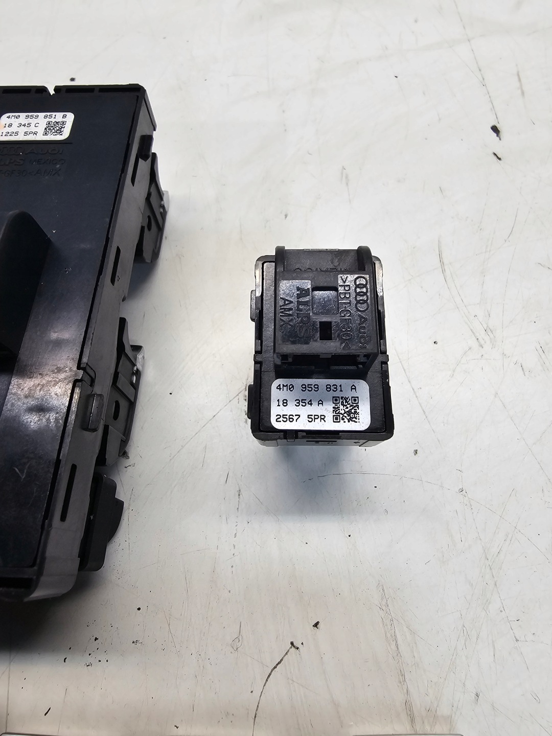 switch switch of the window AUDI A4 B9 A5 8W Q7 4M 4M0959851B KOMPLET