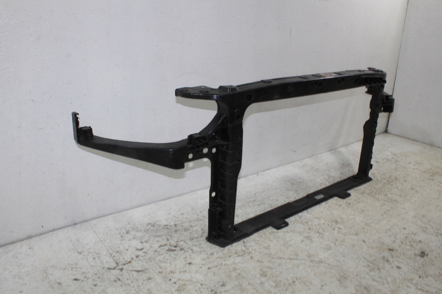 Hyundai Ioniq pillar iron support panel for radiators 64101-G2000