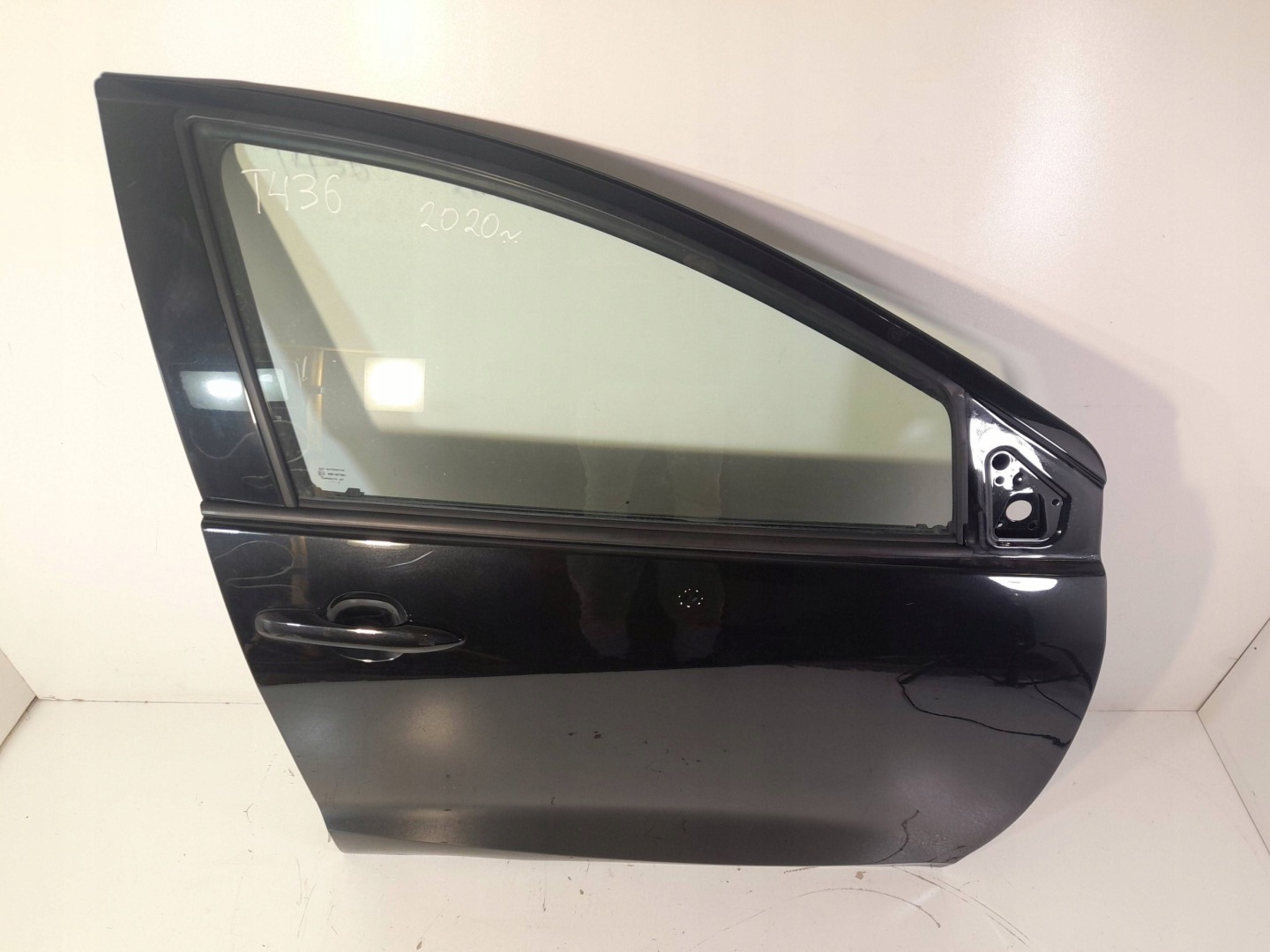 Toyota Yaris XP210 door front right (T436)