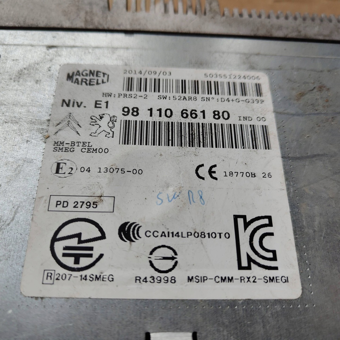 Stacja multimedialna Peugeot 208 e 9811066180