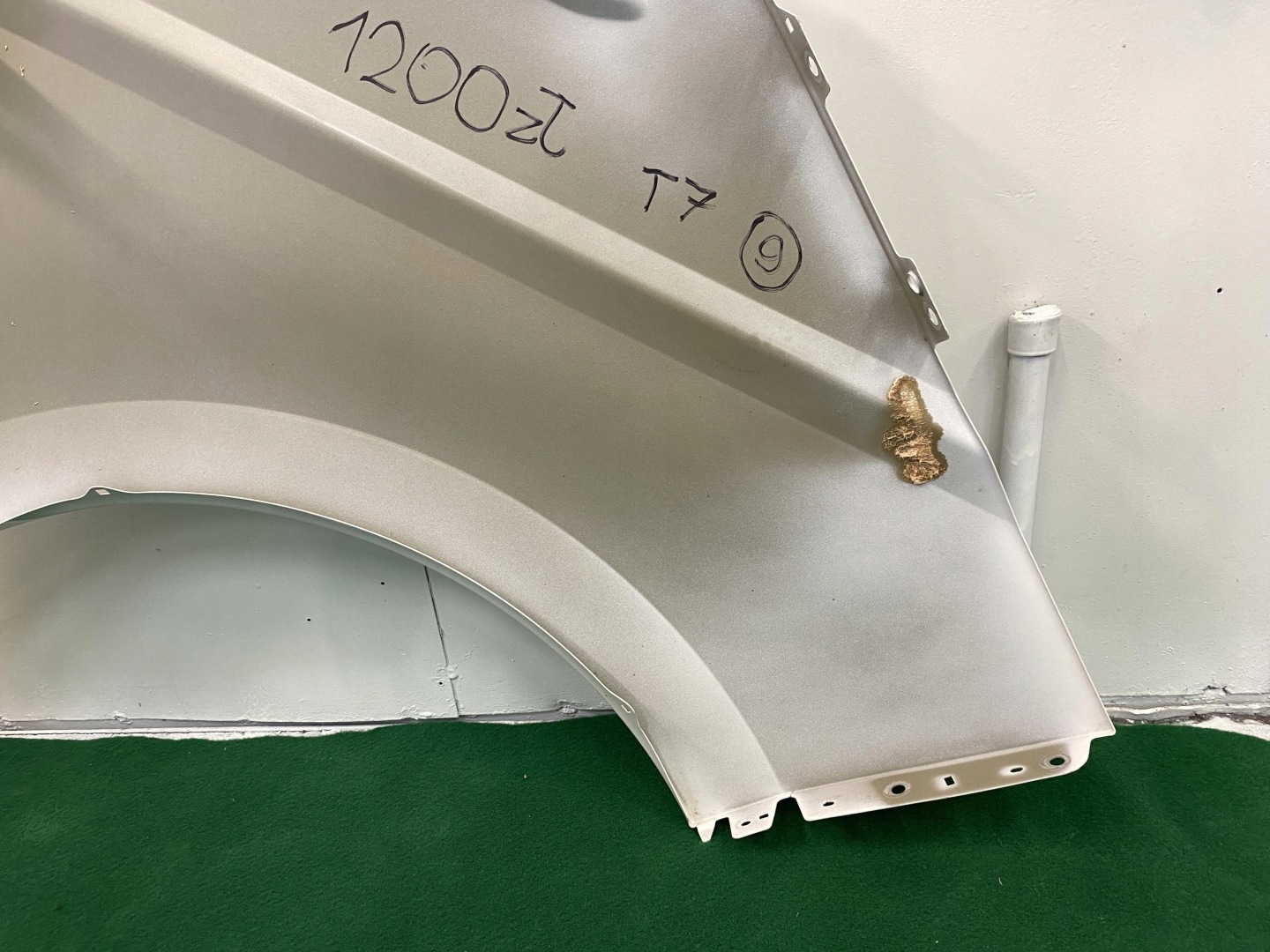 Transporter Multivan T7 21- fender front front left Bialy do zalozenia