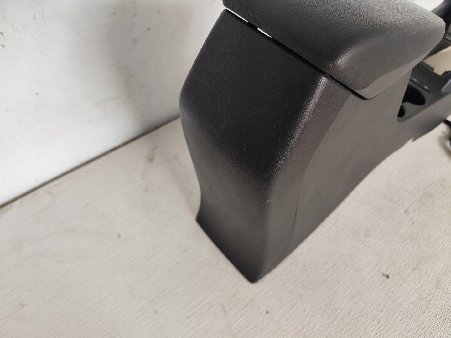 HYUNDAI I20 II 2016 3D TUNEL central armrest