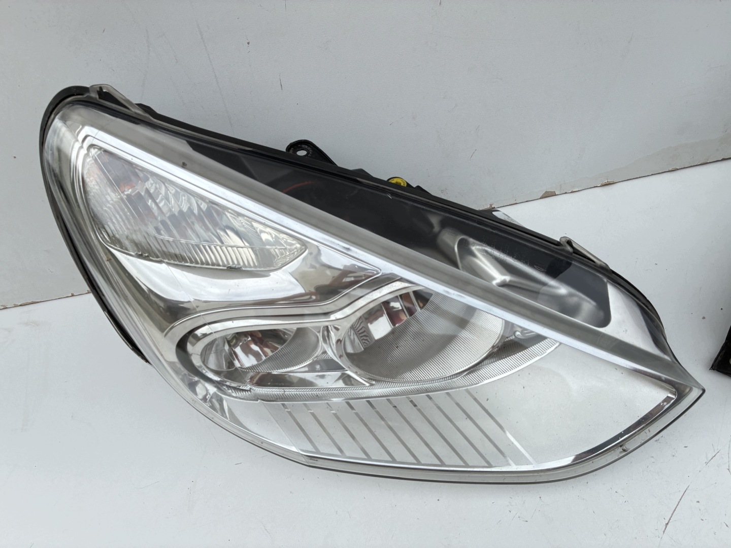 Reflektor light front front right left Ford S-Max Mk1 06-15r. ==OEM== Eu