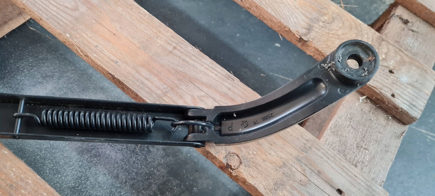 Chrysler Pacifica 2022 wiper arm front KOMPLET 2586 2585
