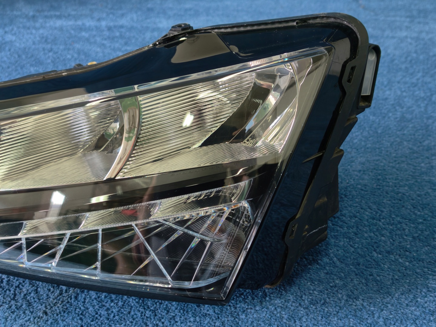 SKODA SCALA REFLEKTOR light left front H7 + LED LADNA original 657941015