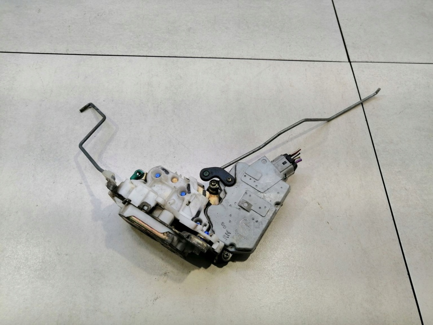 lock door right front NISSAN PRIMERA P11 6 PIN