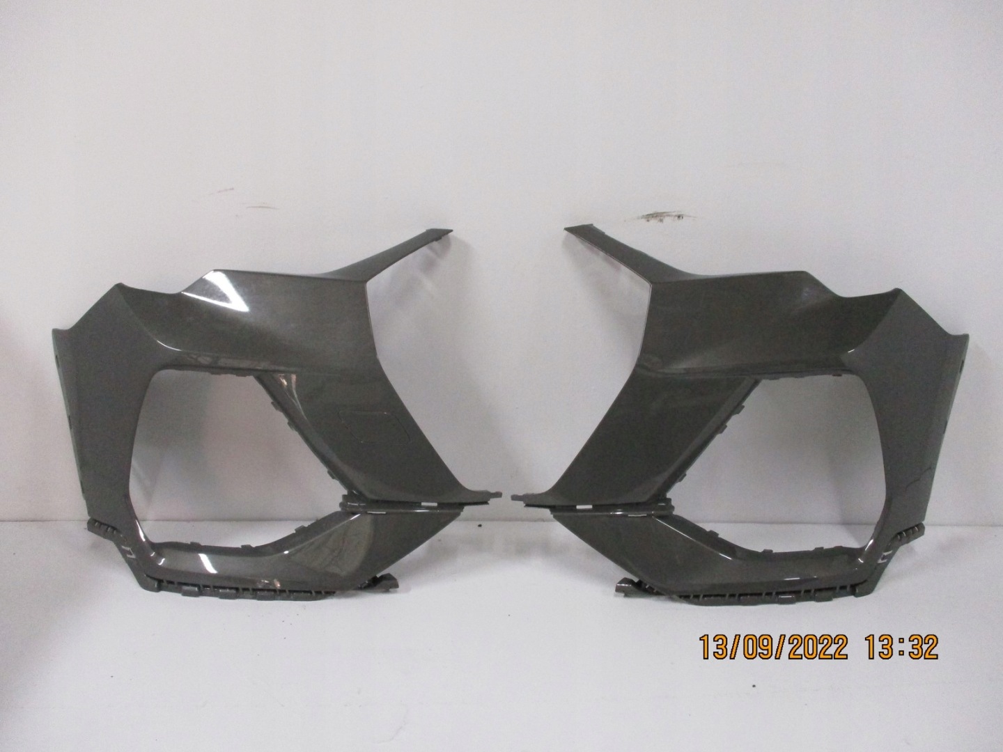 corner of a bumper AUDI Q3 83A807438D right