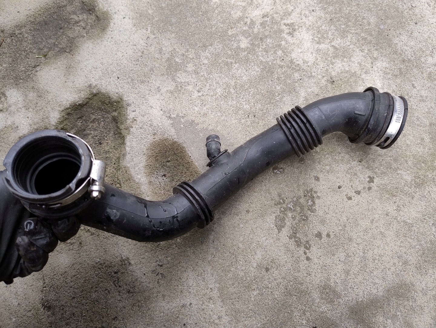 rohr luft Ford Fiesta MK7 C1B1-9C623-BC