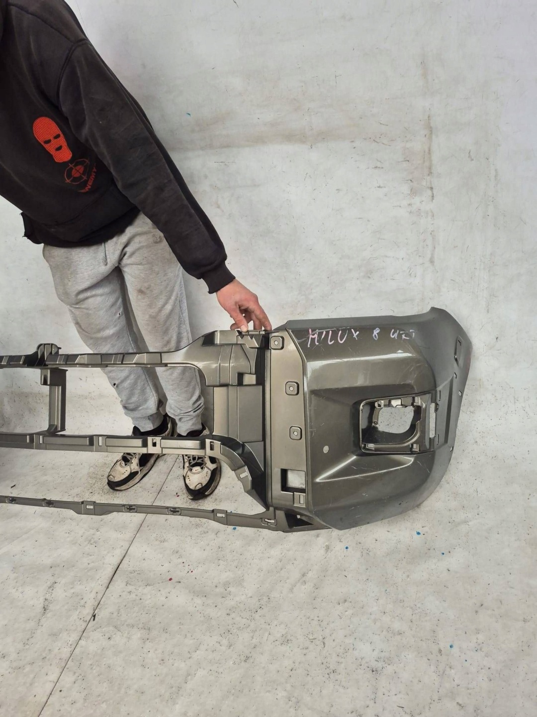 TOYOTA HILUX VIII 8 INVINCIBLE 20- bumper front front PDC