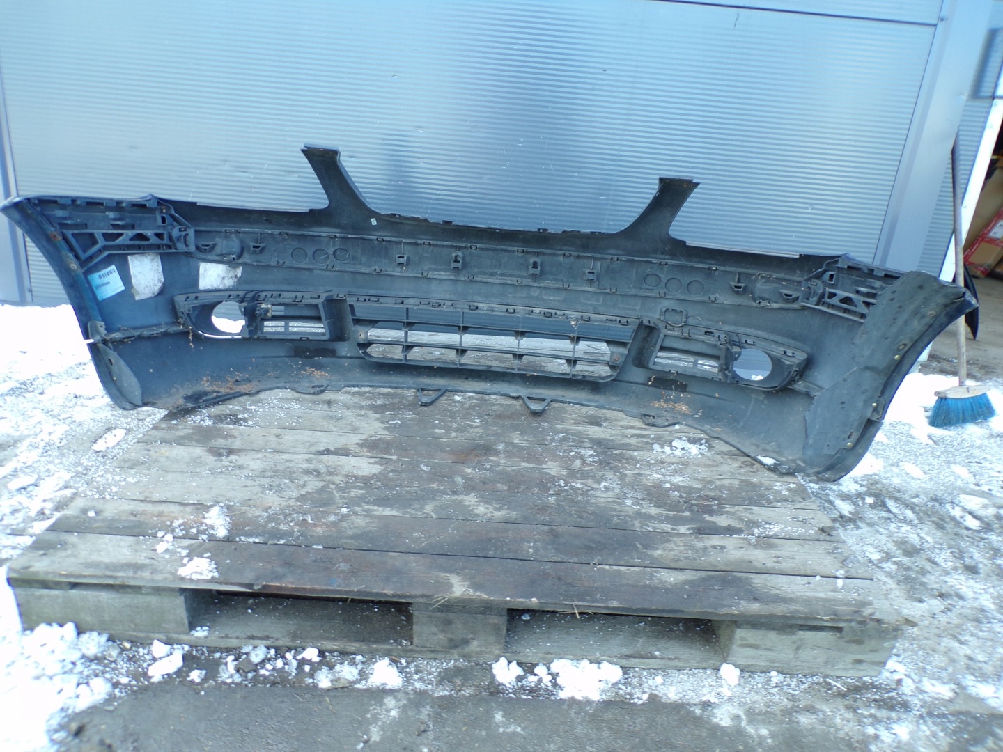 front bumper front VOLKSWAGEN TOURAN 1 and colour LB5N