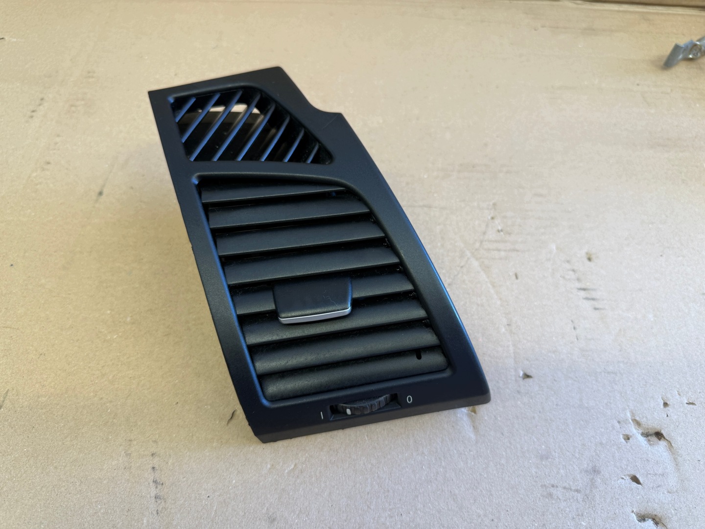 BMW 1 E81 E87 LIFT grid air conditioning devices right front 7059188