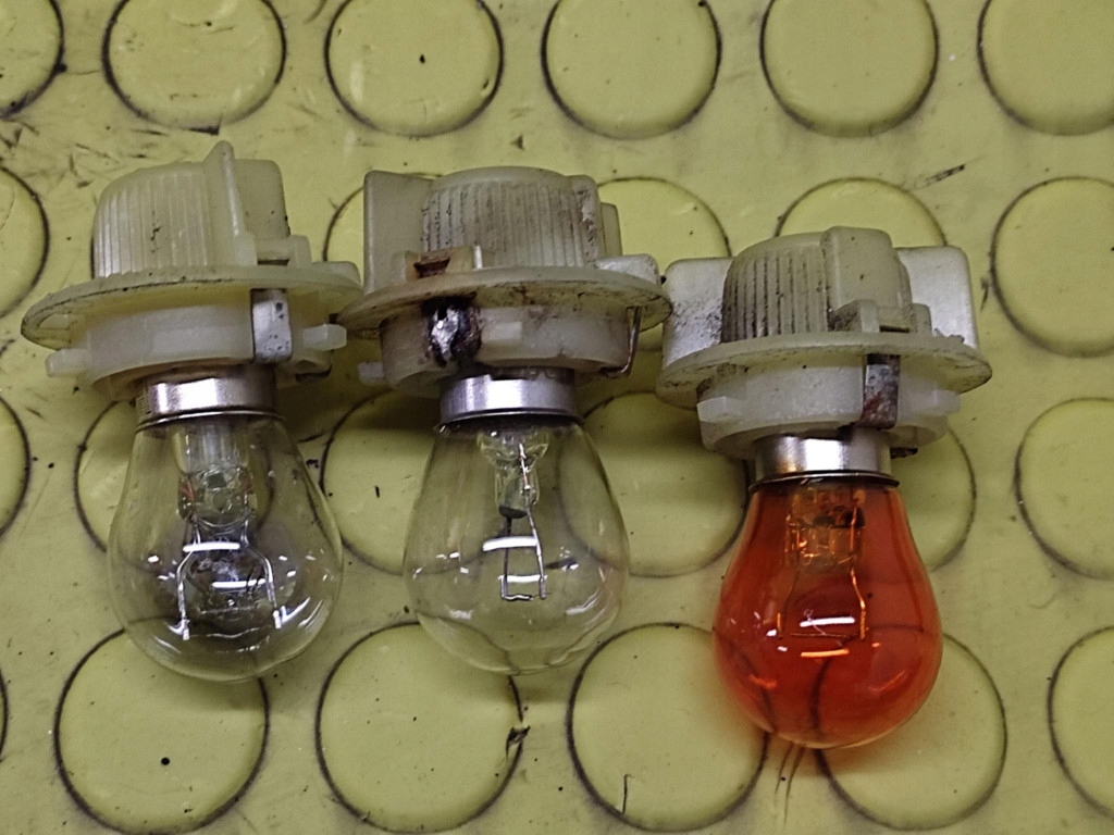 TOYOTA YARIS and light right rear part