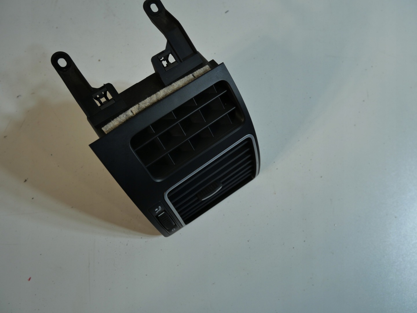 grid air conditioning devices right VW TOURAN 1T0819704E