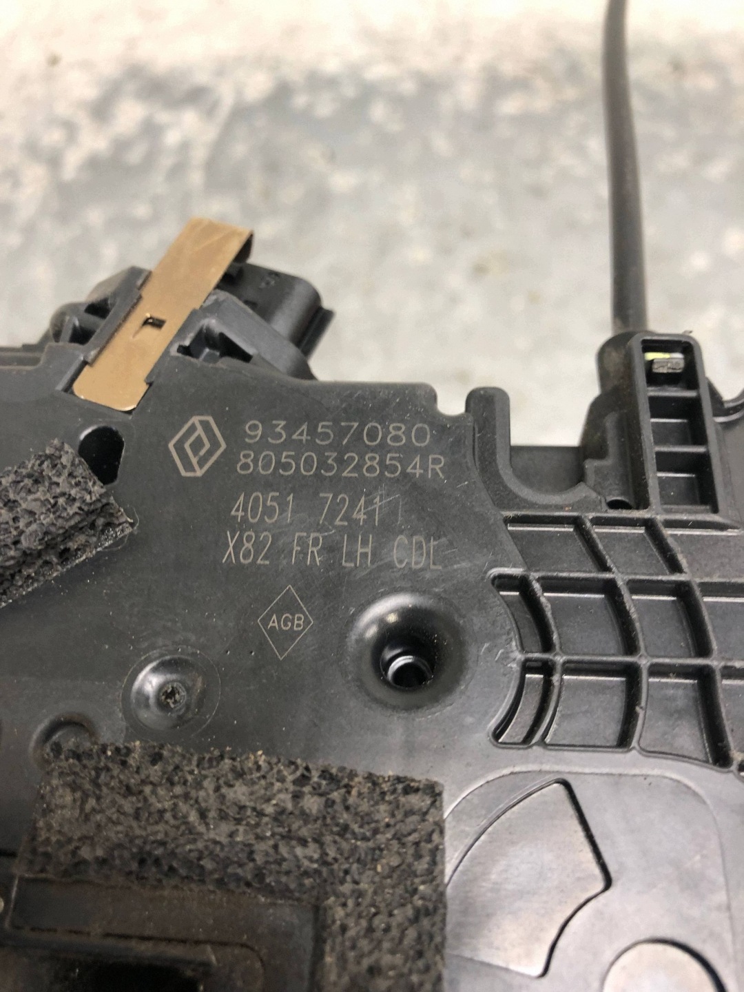 lock door left front RENAULT TRAFIC III 805032854R