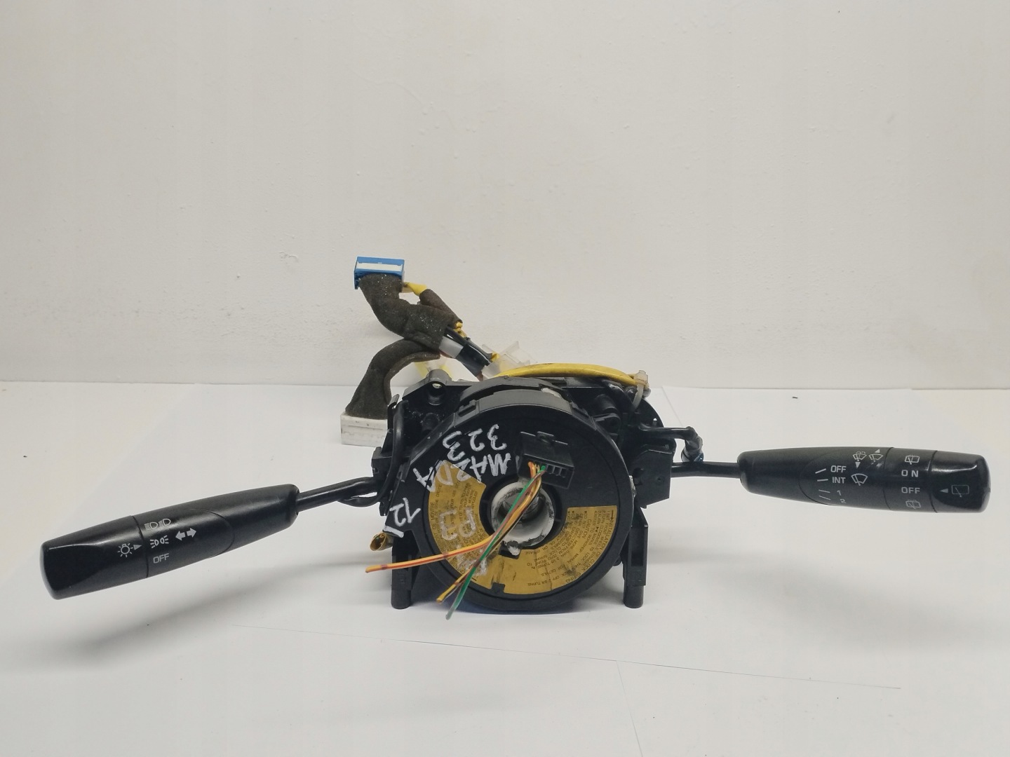 steering wheel levers and controls pajak z ring Mazda 323 175026
