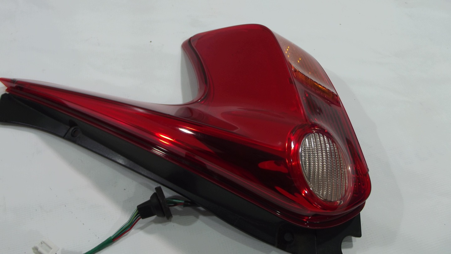 Nissan Juke F15 light right rear part