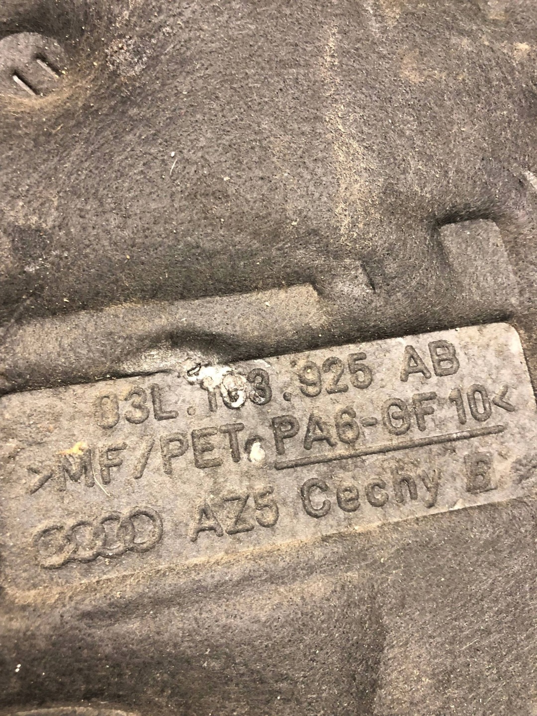 Abdeckung Blende Abdeckung DES MOTORS AUDI Q5 03L103925AB