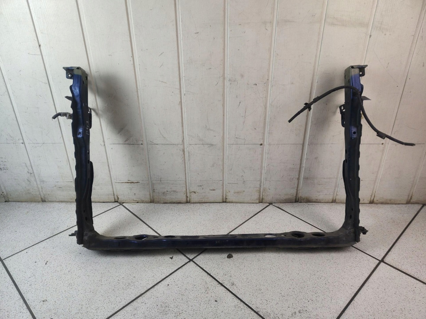 support panel for radiators pillar iron Toyota Prius plus ZVW40 facelift 2015