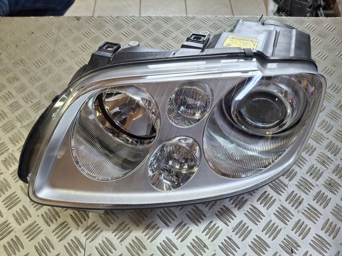light left front XENON VW TOURAN and 2003R-> 1T0