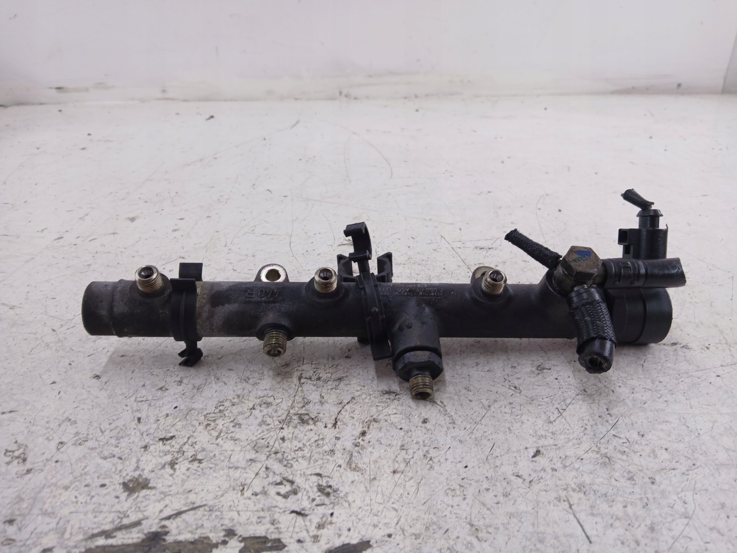 AUDI A4 B7 A6 C6 Q7 4L 3.0 TDI injection ramp 059130090J