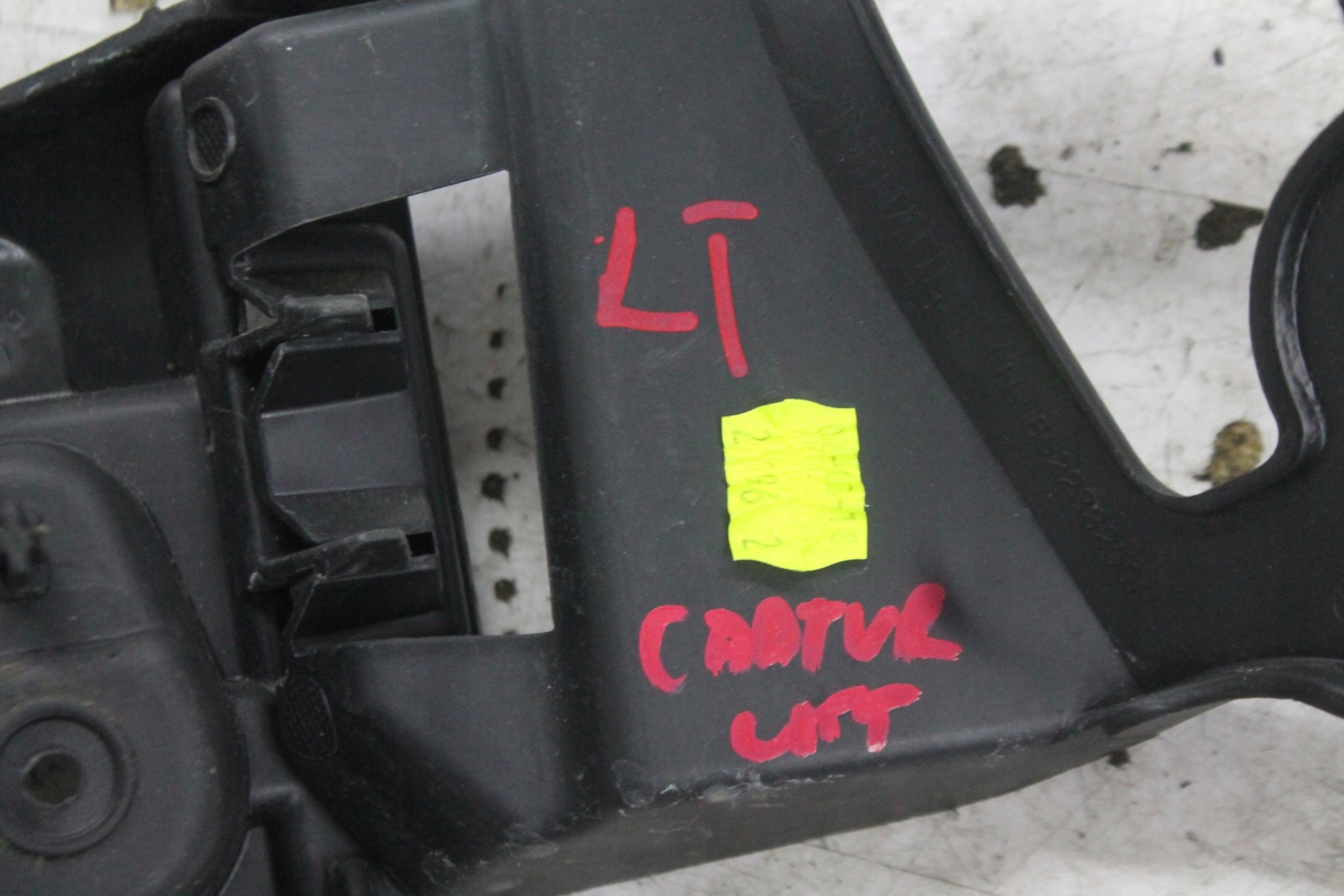support left rear part rear 852233250R RENAULT CAPTUR LIFT 17-19