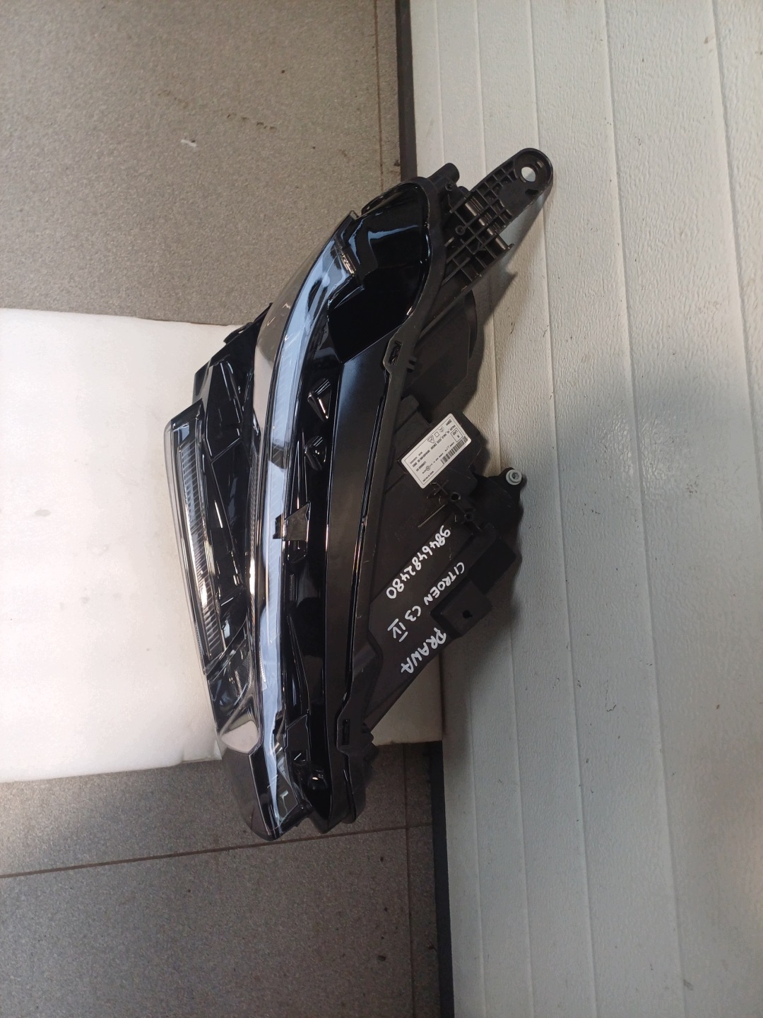 light right front front CITROEN C3 IV 9846482480