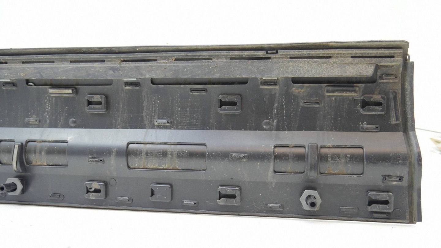 moulding door right front right LAND ROVER DEFENDER L663 L8B2-21064-C