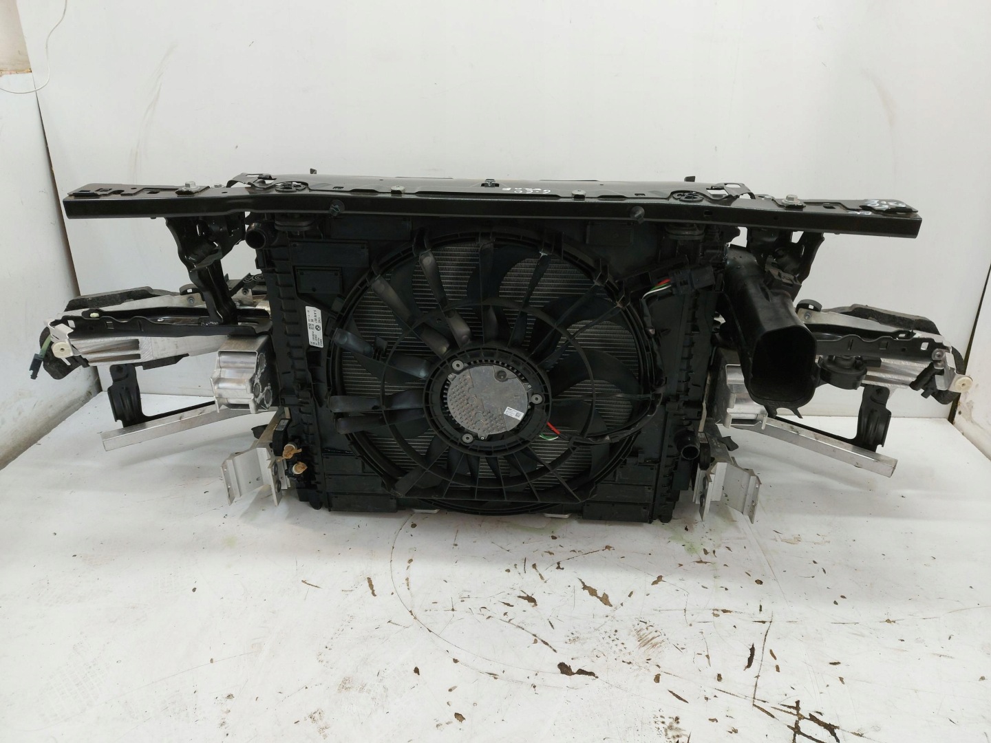 BMW 5 G60 530E x-drive support panel for radiators radiator fan sider pillar