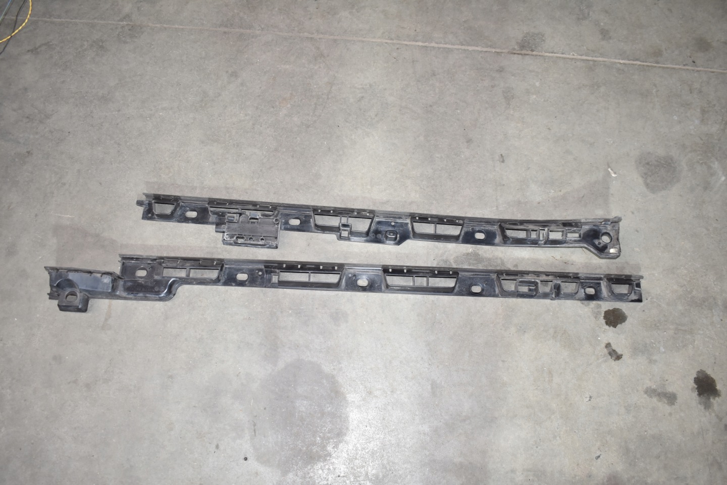 IDEALNY KPL. mouldings holder left moulding threshold PORSCHE MACAN 1