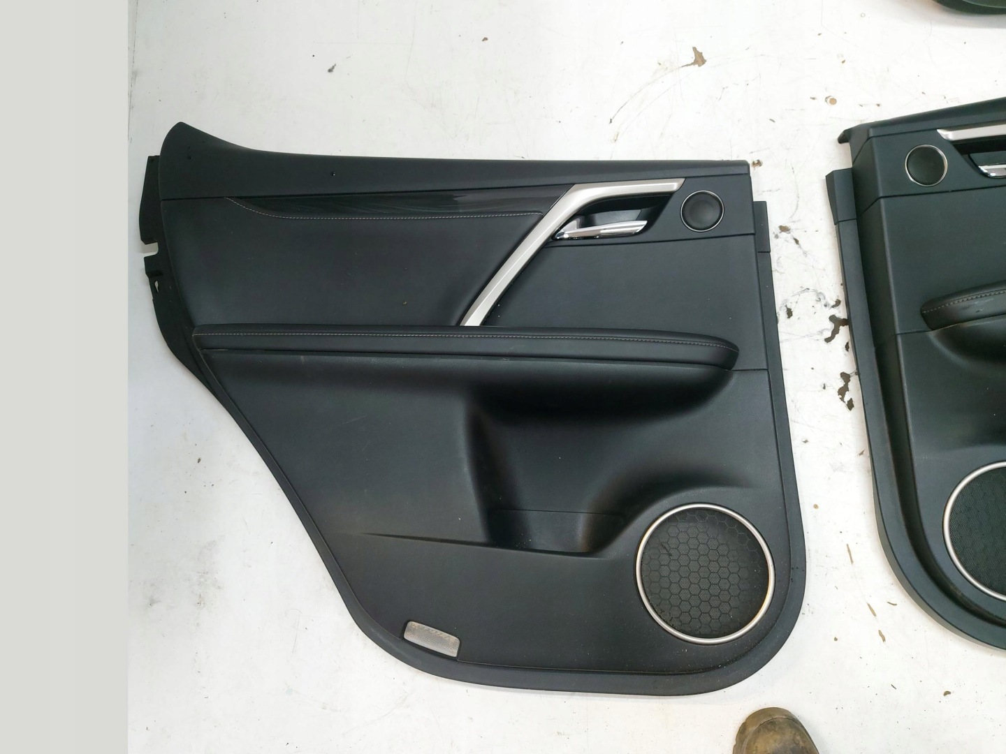 LEXUS RX450H IV upholstery door left rear part