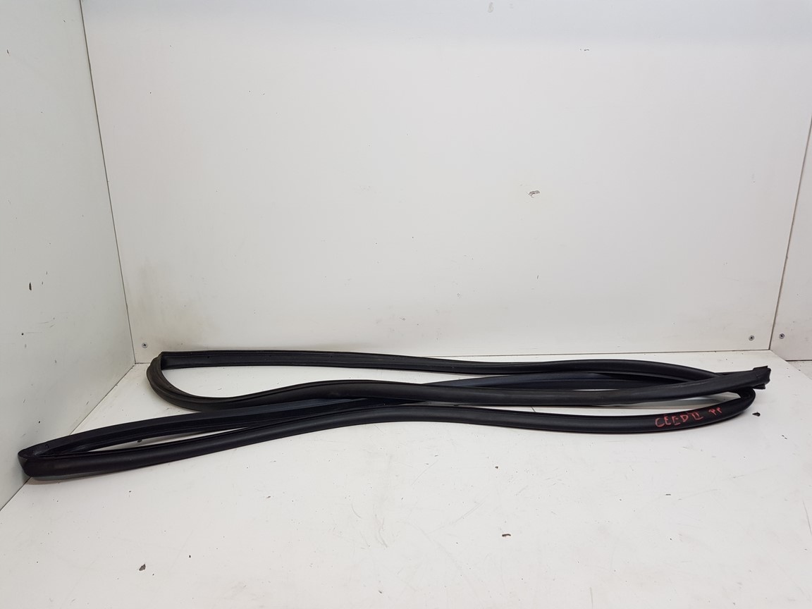 KIA CEED II HB KOMBI gasket door right front 2012