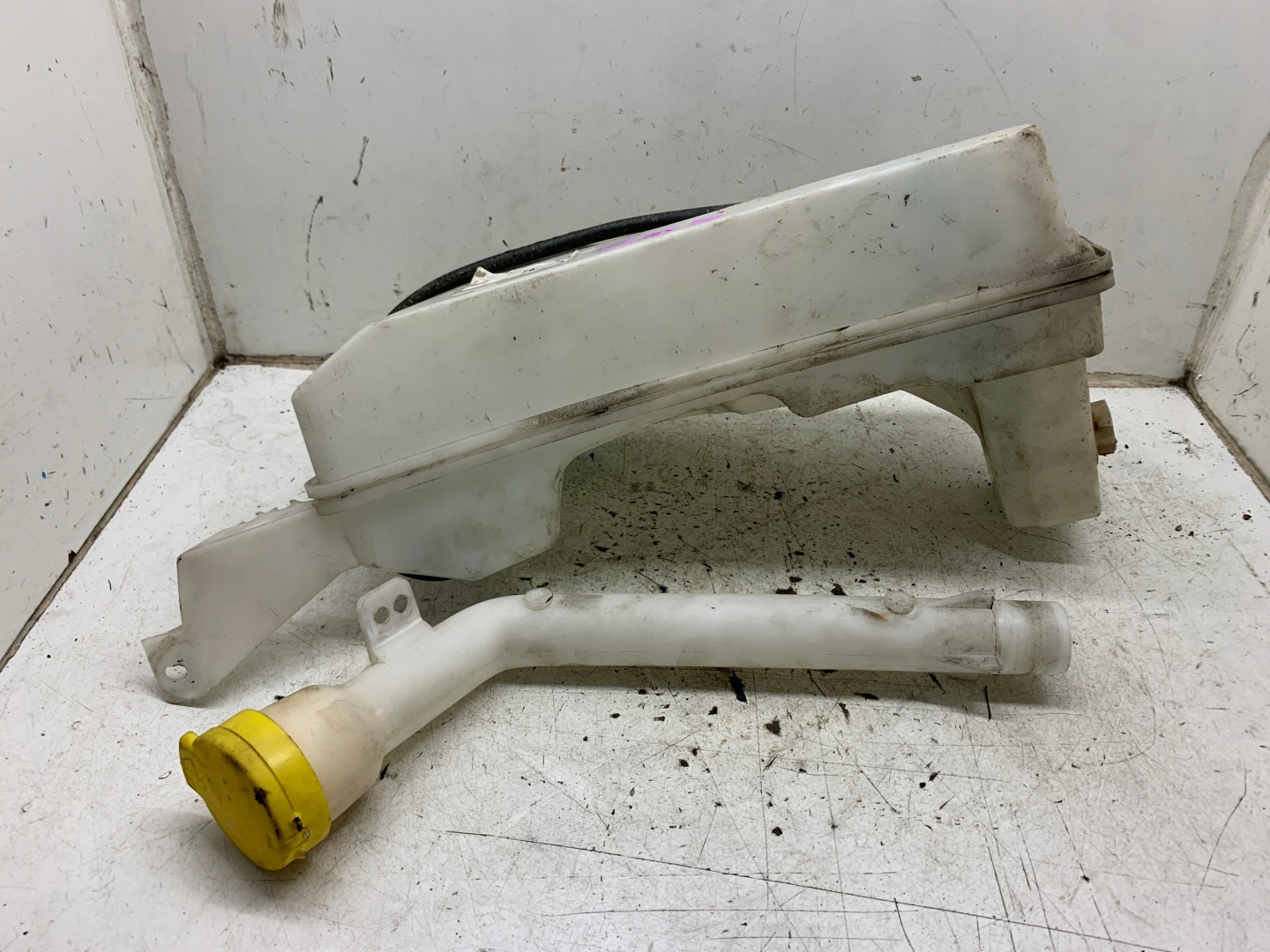 washer fluid tank RENAULT CLIO IV 312818300