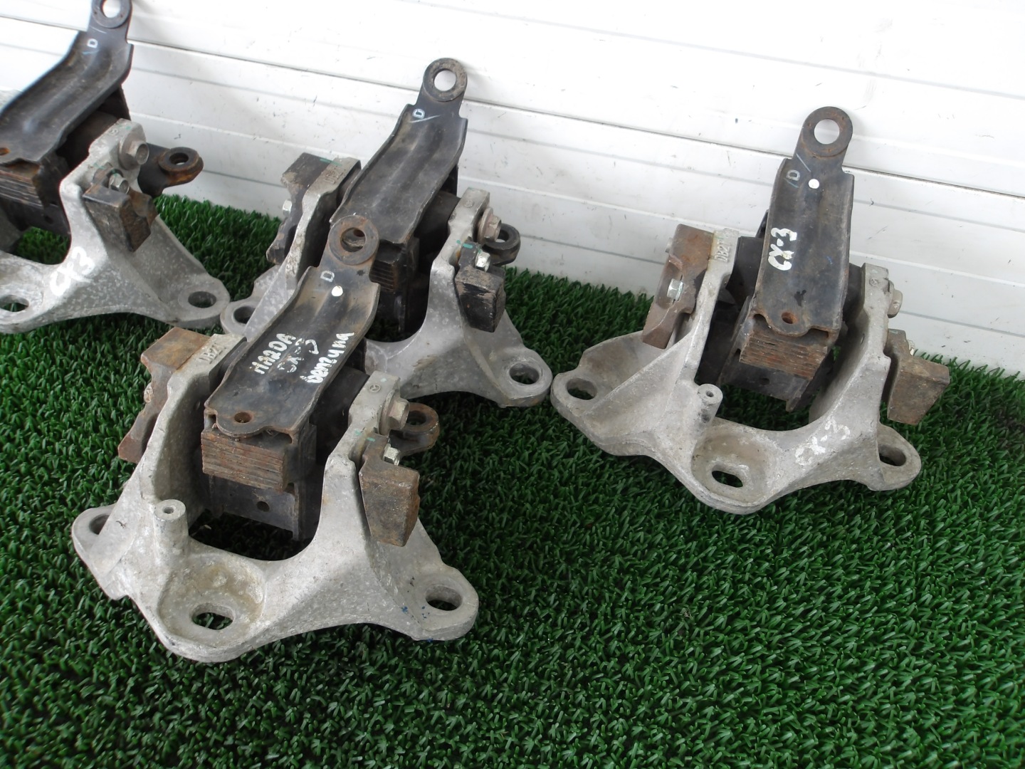 MAZDA CX-3 15-21 2.0 B holder engine mount OE