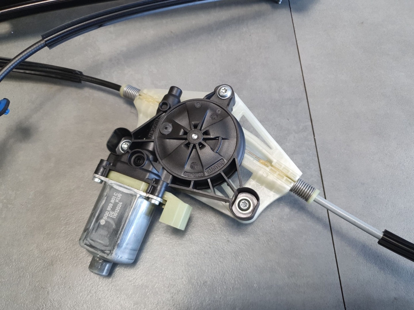 Cupra Leon IV window regulator door left front 5FA837461E