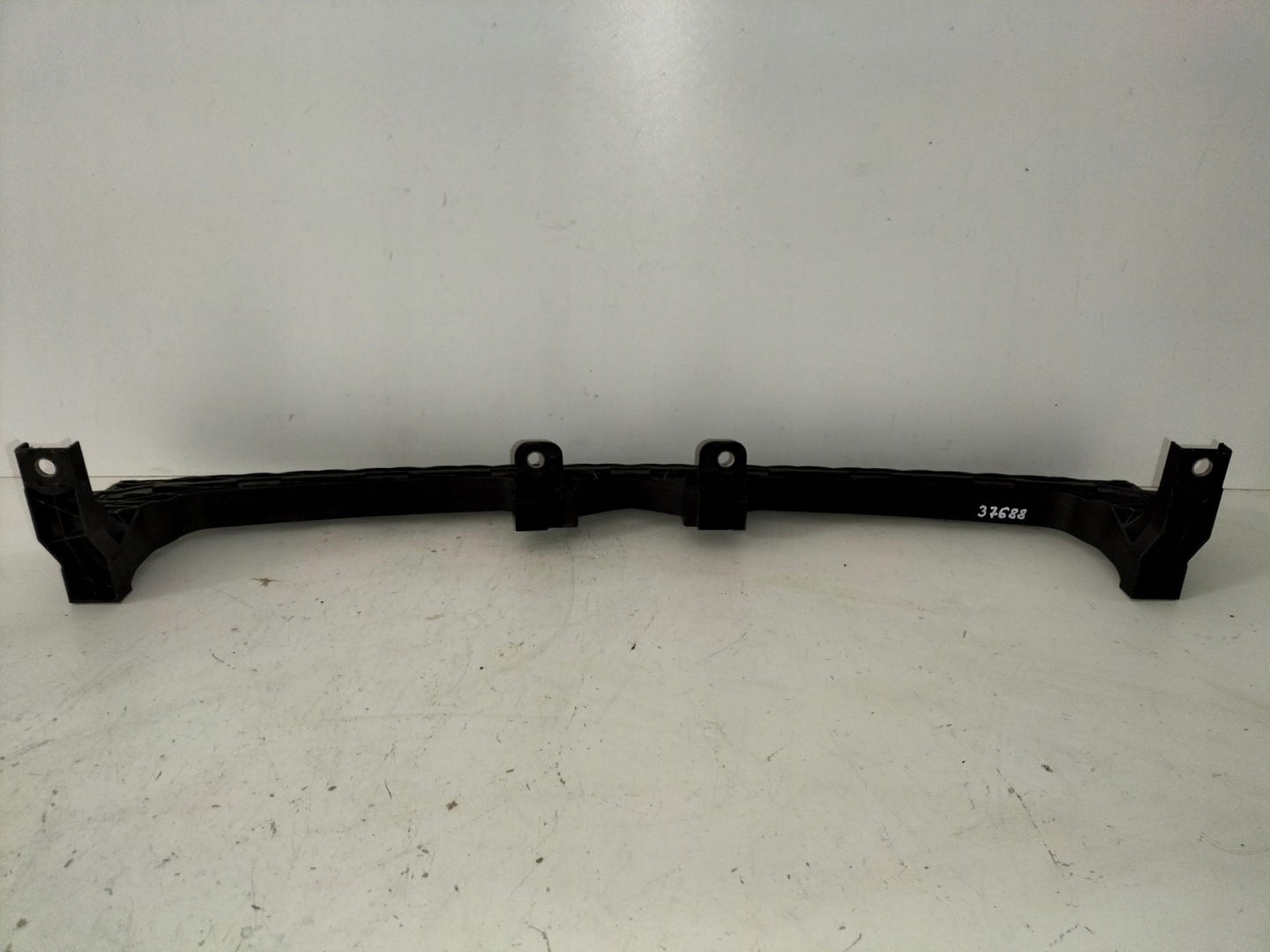 bumper bracket front console central grille VW PASSAT B7 10-14