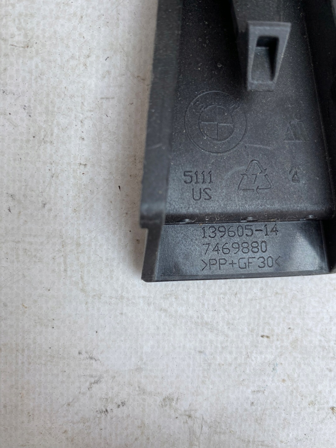 BMW front X3 G01 support holder of a bumper left/right 7469880