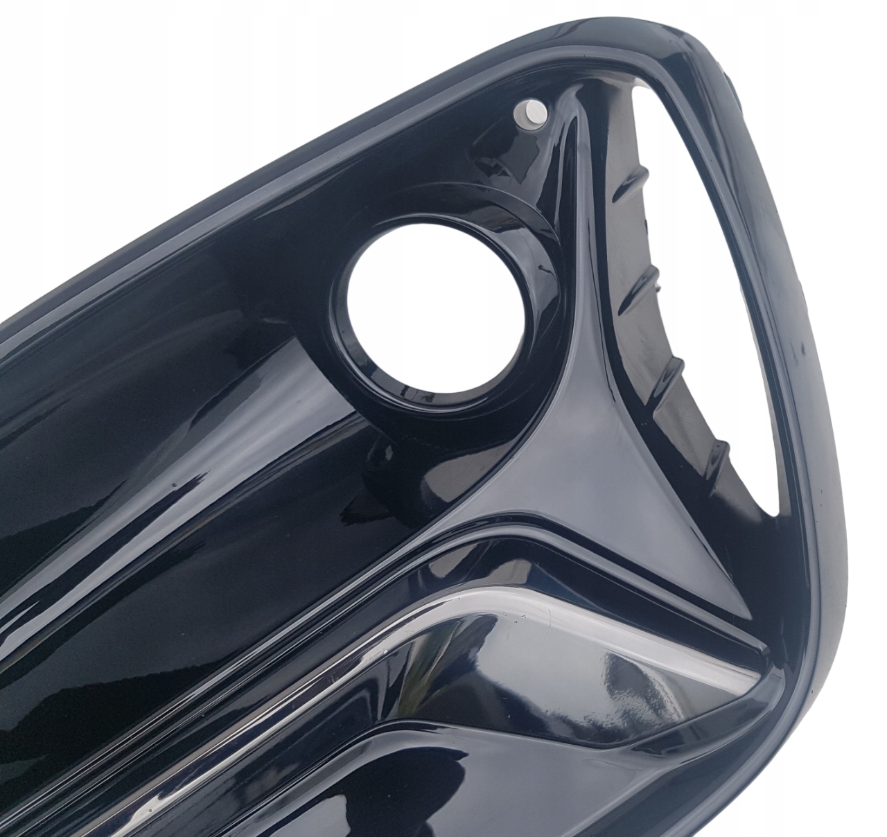 HYUNDAI and 30 III grid of a bumper front right
