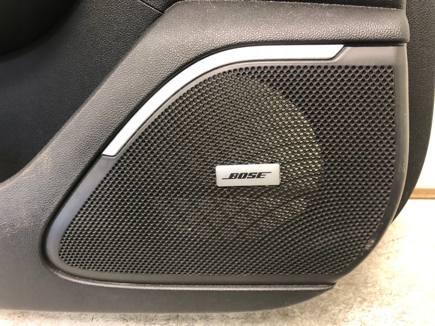 RENAULT TALISMAN INITIALE sedan side upholstery left rear part BOSE 0187