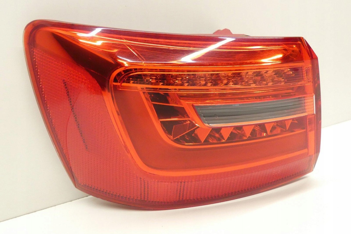 AUDI A6 C7 KOMBI 4G9945095B 2011-2014 light rear part rear left LED
