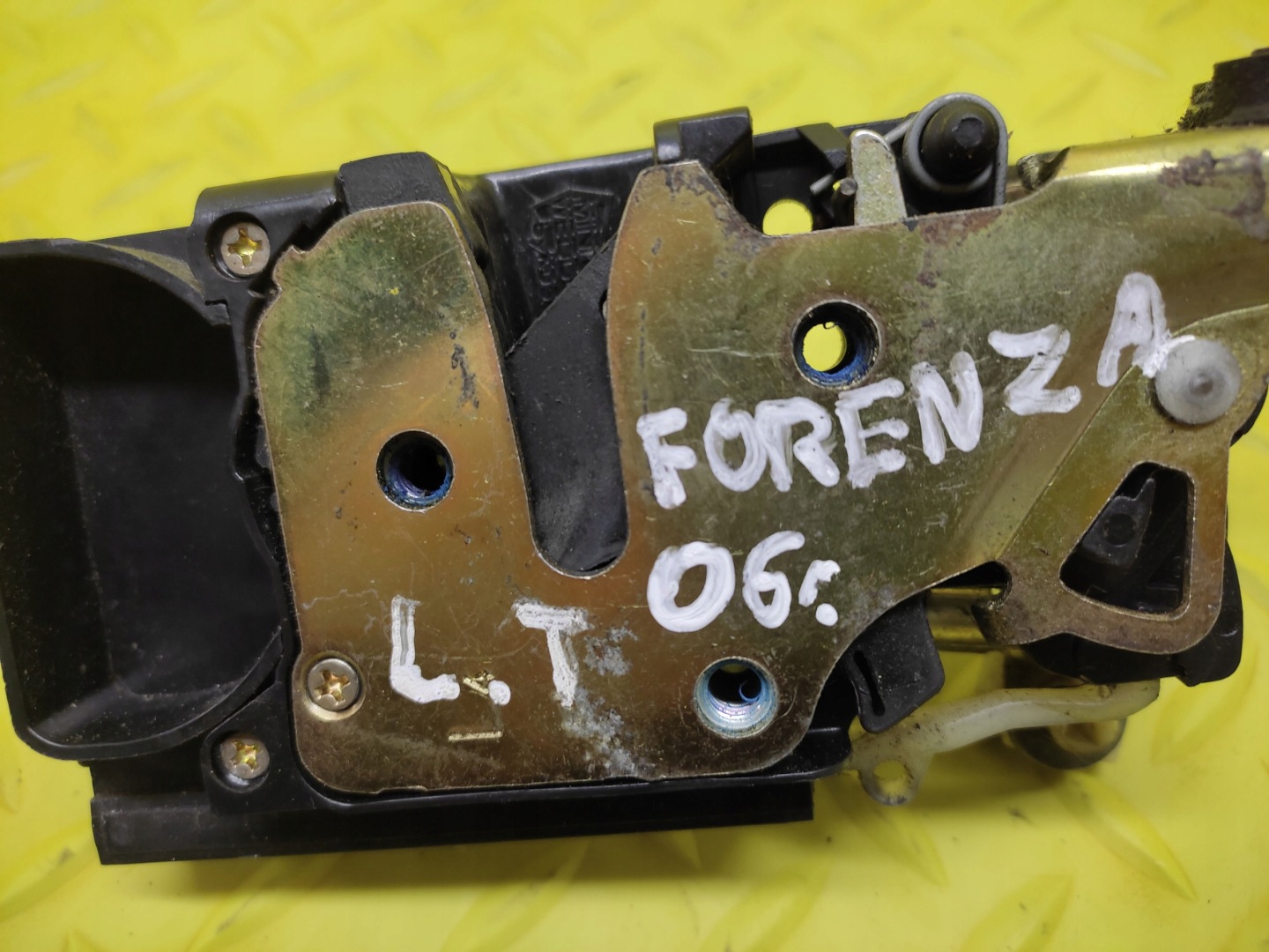 SUZUKI FORENZA lock door left rear part