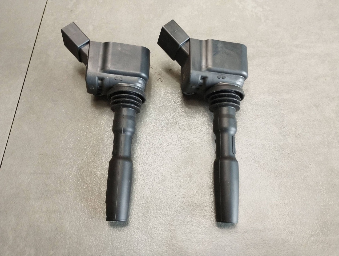 Volkswagen Golf VII 2X coil ignition 04E905110B