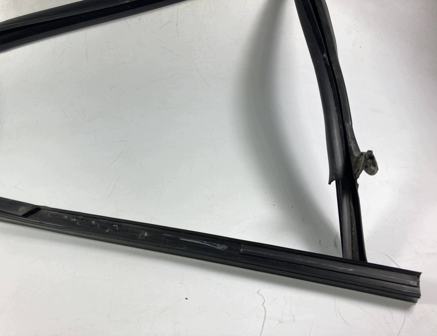 Jeep Wrangler JL gasket windows left front 2018-26