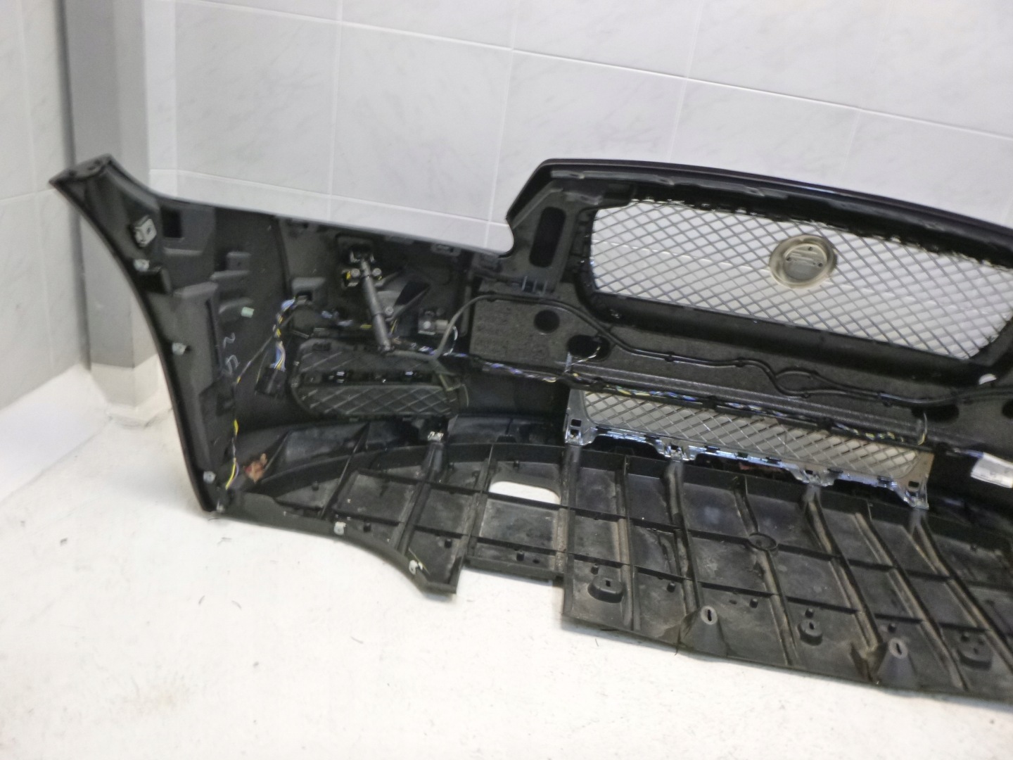 JAGUAR XJ X351 front bumper front 4 PDC