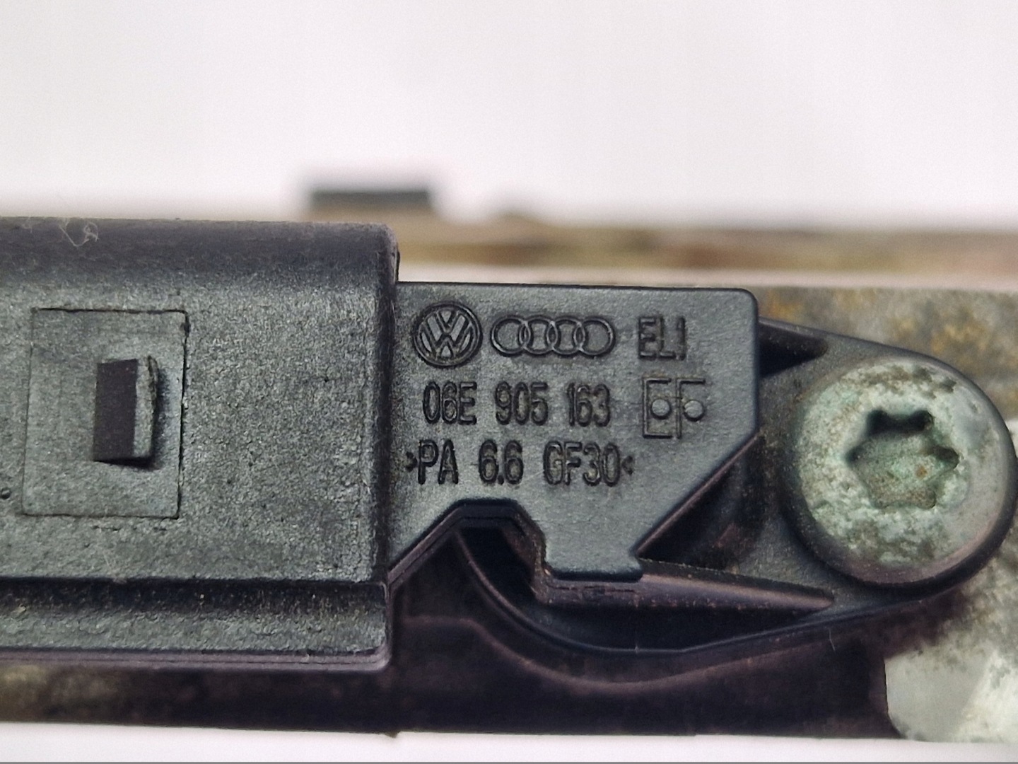 AUDI A6 C6 A6C6 Abdeckung Blende Abdeckung WALKOW des Zahnrads 06E103286