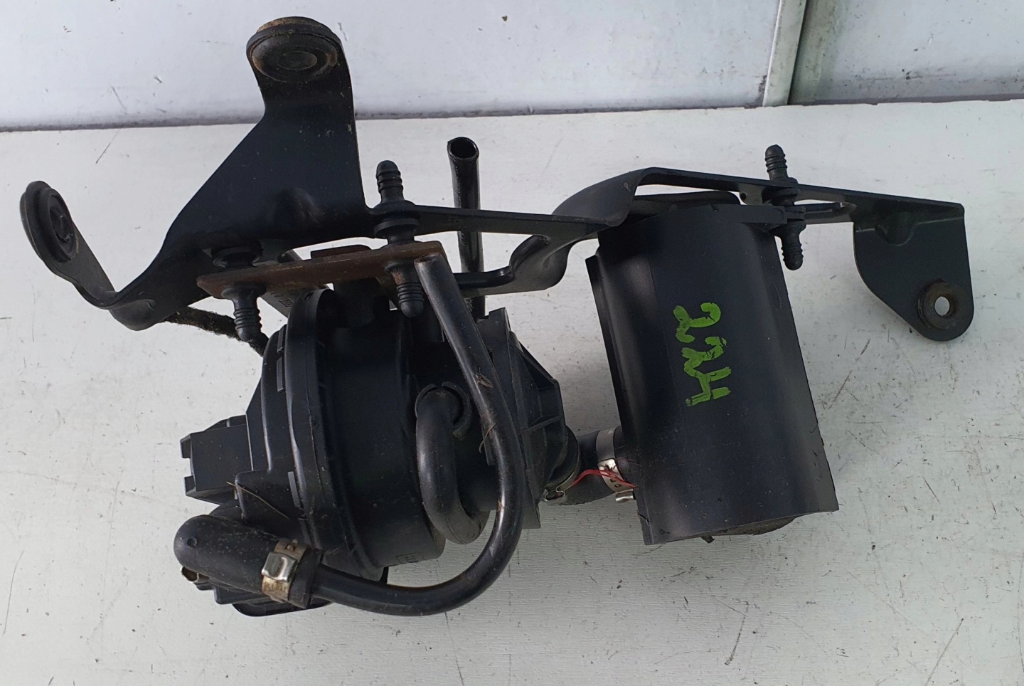 AUDI A8 D3 02-10 feed pump DIAGNOSTYCZNA left original 3B0906271