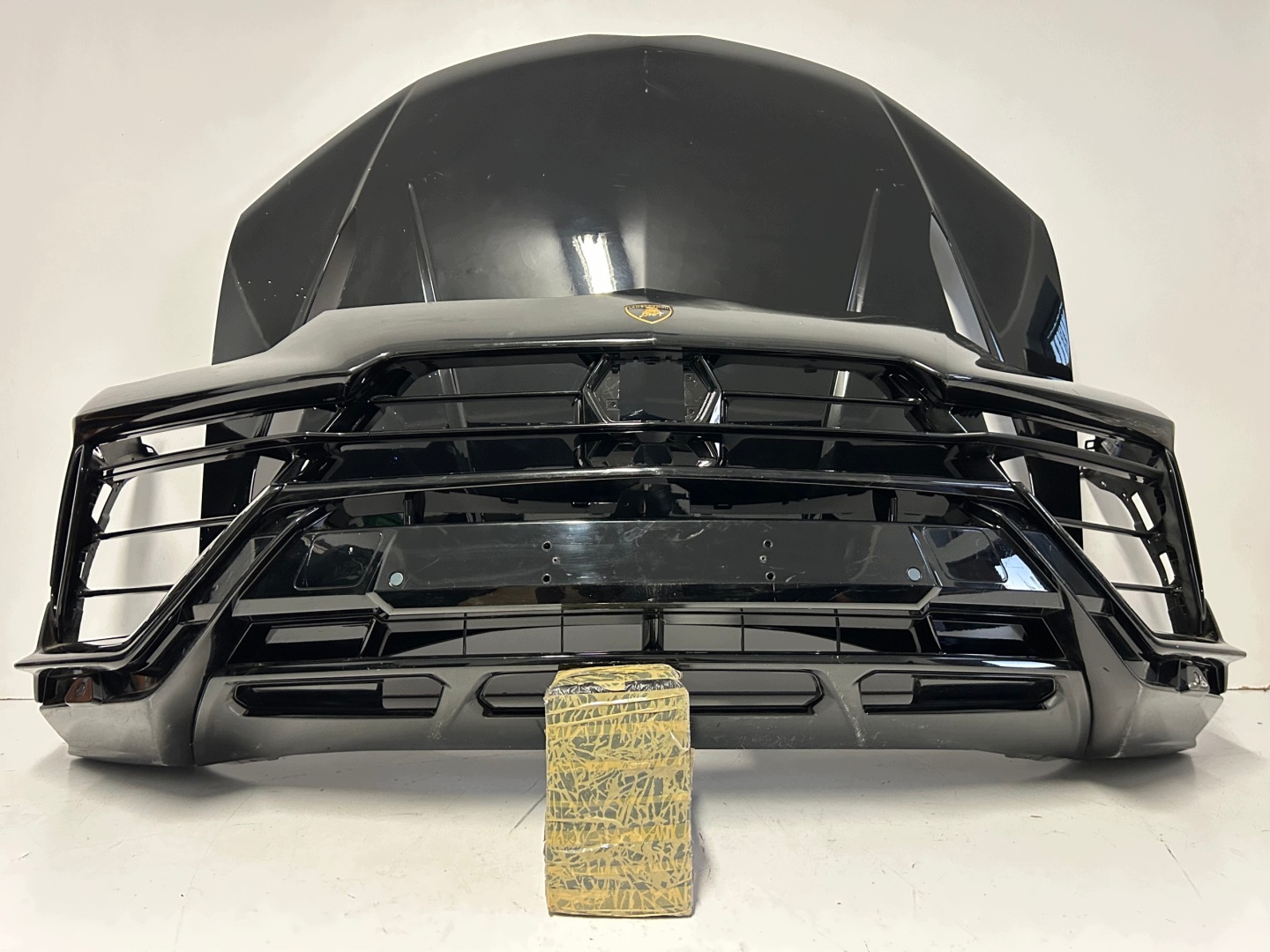 front bumper, bonnet, grill, grid Front Bumper Hood Lamborghini Urus S