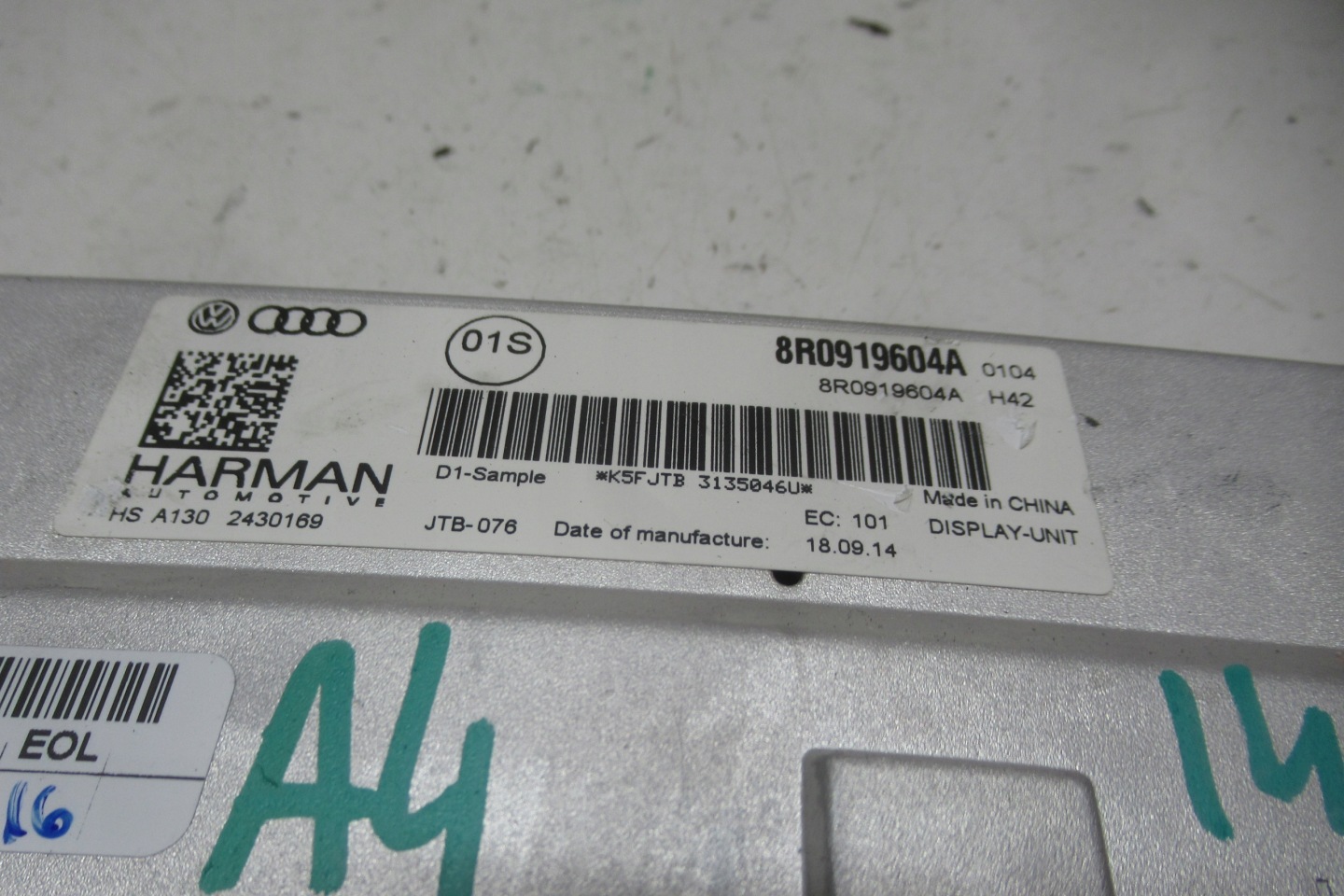 AUDI A4 B8 FL 2.0 TFSI 14R EKRAN display navigation devices 8R0919604A