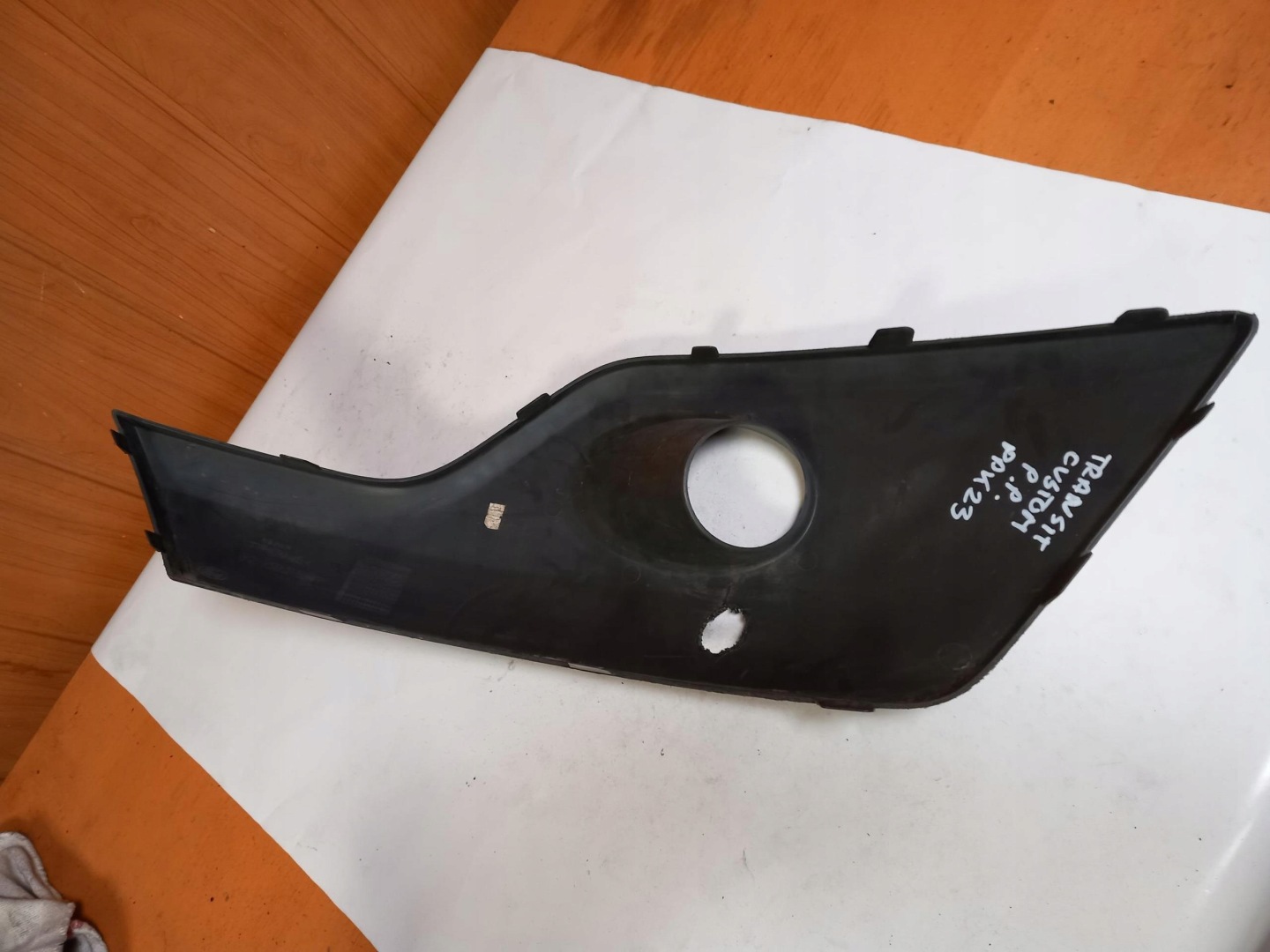 grid of a bumper right front FORD CUSTOM and BK21-R19952 12-18