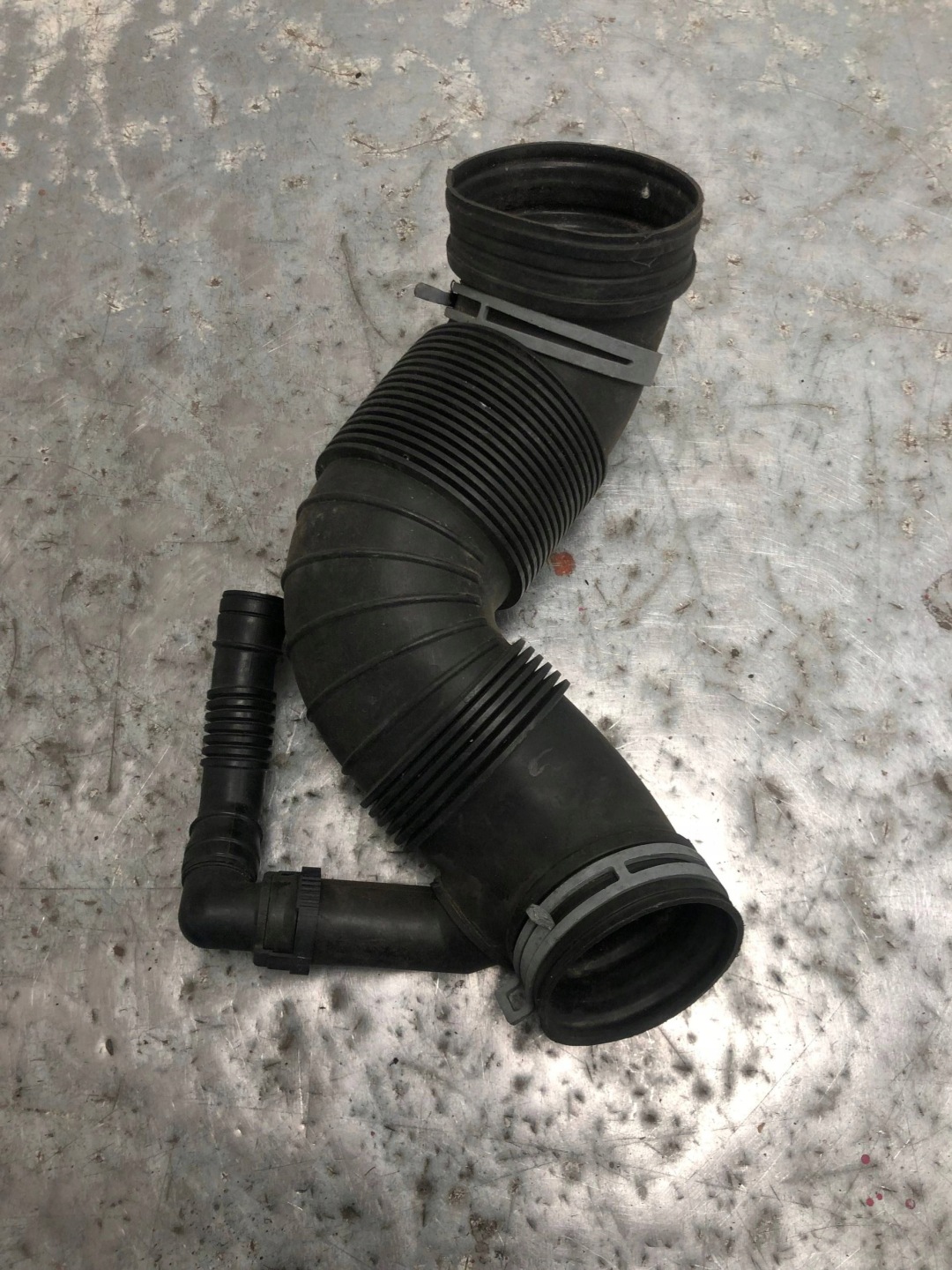 pipe air hose VW AUDI 3C0129654P