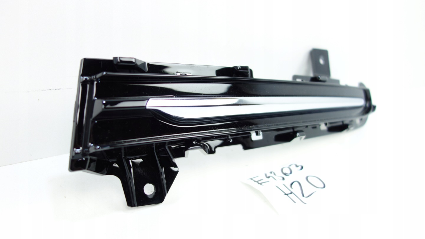 grid of a bumper left front VOLVO V40 II 12-19 31347058